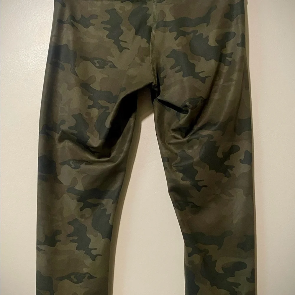 Lululemon Wunder Under Crop *Full-On Luxtreme - Picture 5 of 7